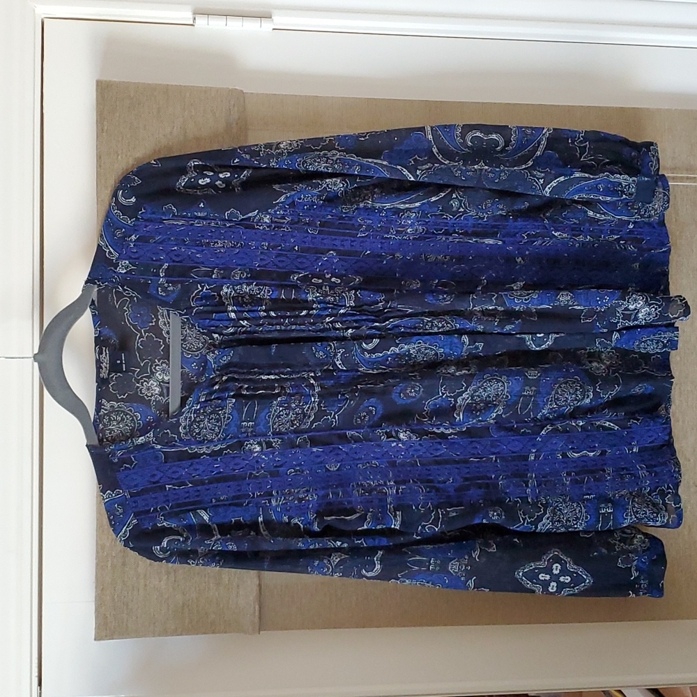 Blouse long sleeve, lace.